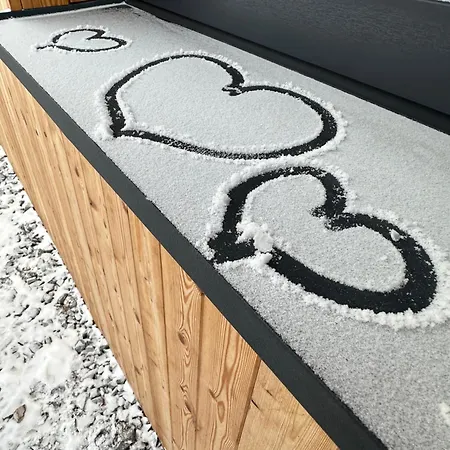 Unique Lipno *